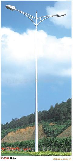 道路照明之光 高杆灯的技术特点与市场应用